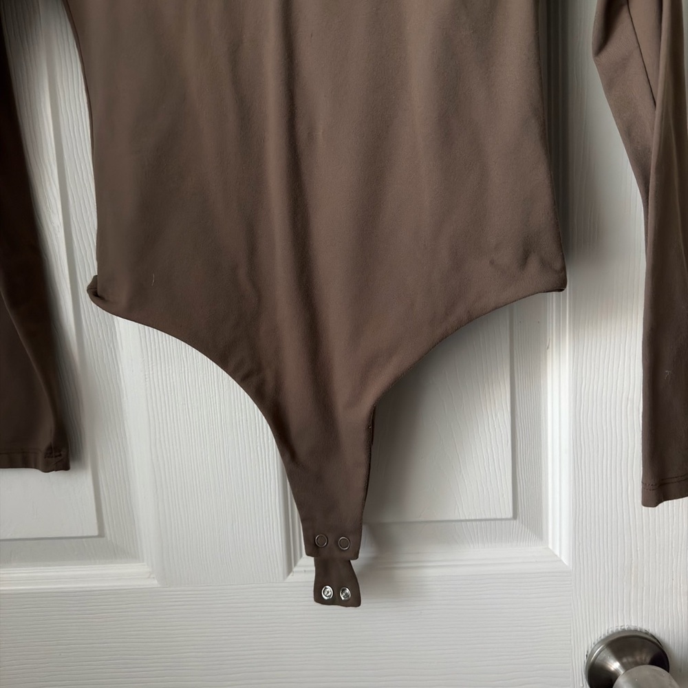 Nuuds Scoop Neck Bodysuit Small Mocha Long Sleeve Thong Stretch Minimalist EUC - Picture 5 of 5